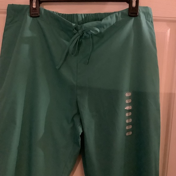 Cherokee scrubs, green, size petite medium - Picture 4 of 9